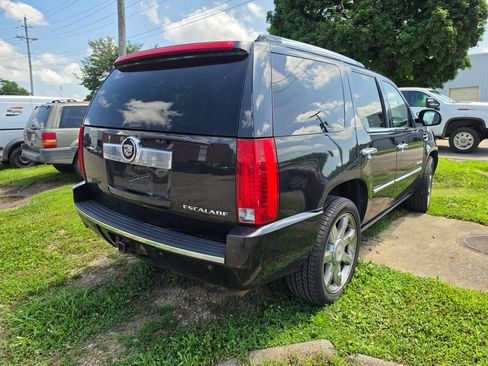Used 2011 Cadillac Escalade Premium AWD/4WD image 2