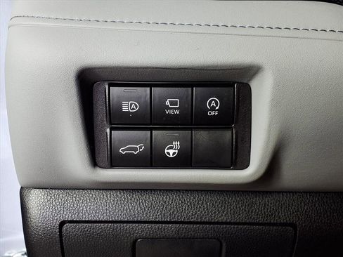 Used 2024 Toyota Highlander Platinum image 19