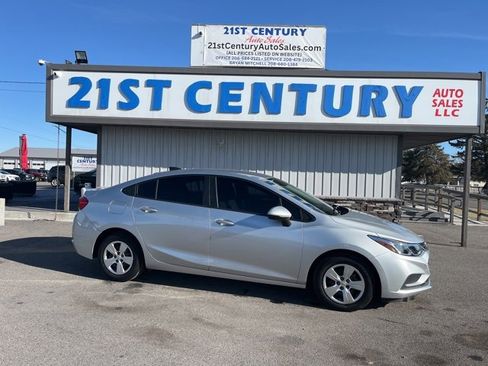 Used 2018 Chevrolet Cruze LS image 1