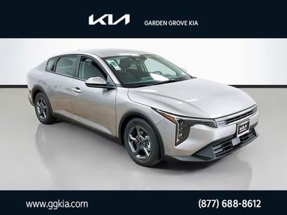 New 2025 Kia K4 LXS