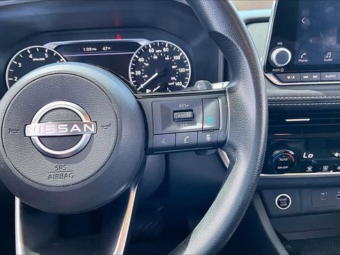 Used 2023 Nissan Rogue SV image 20