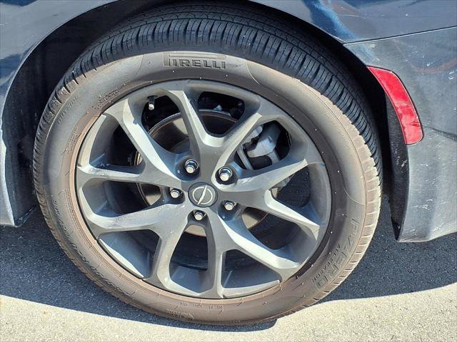 Certified 2025 Chrysler Pacifica Limited FWD image 27