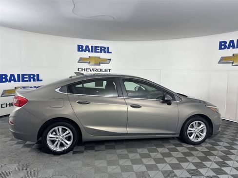 Used 2017 Chevrolet Cruze LT FWD image 6