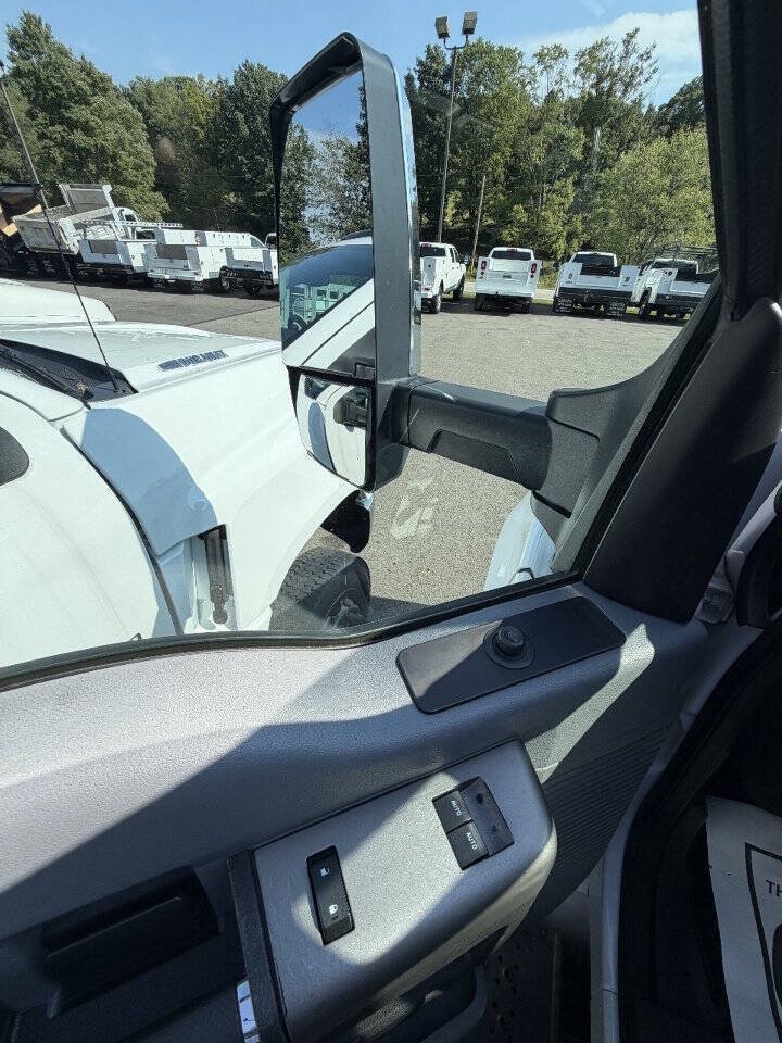 Used 2022 Ford F650 2WD Regular Cab Super Duty image 38