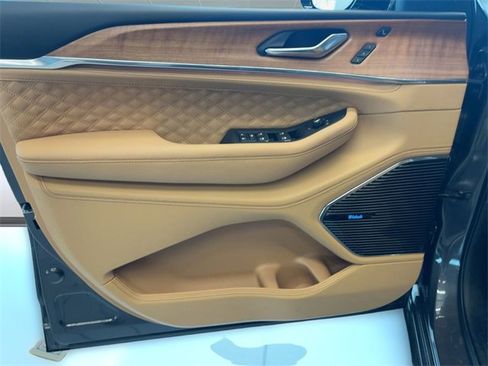 New 2025 Jeep Grand Cherokee Summit image 22