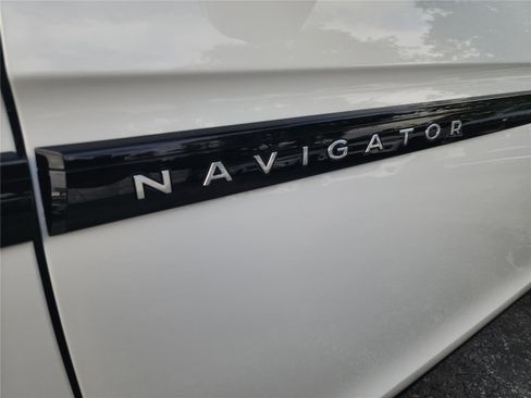 New 2026 Lincoln Navigator Black Label AWD/4WD image 10