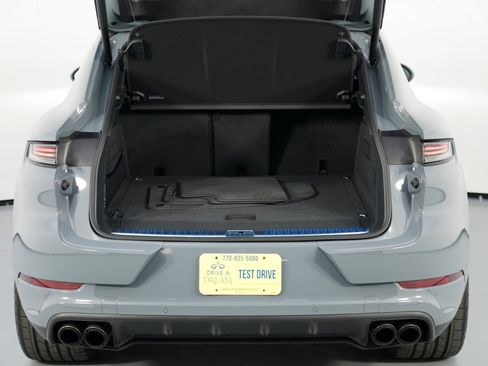 Used 2024 Porsche Cayenne Turbo image 10