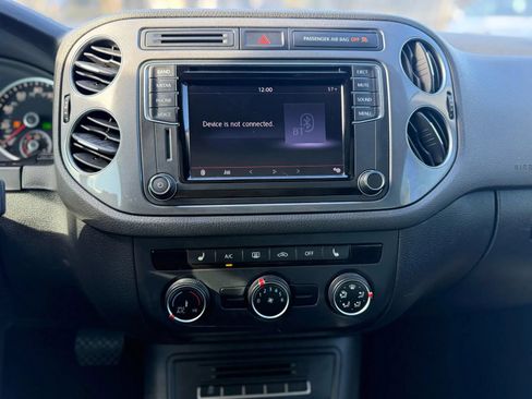 Used 2017 Volkswagen Tiguan Wolfsburg Edition FWD image 17