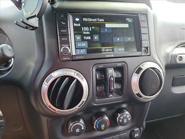 Used 2017 Jeep Wrangler Unlimited Sahara w/ Dual Top Group AWD/4WD image 19