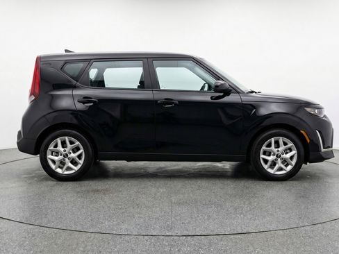 Used 2025 Kia Soul LX w/ LX Technology Package image 11