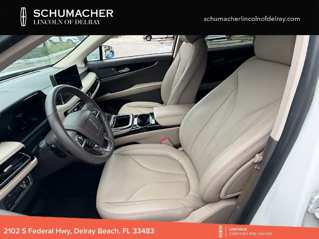 Used 2022 Lincoln Nautilus FWD w/ Premium Package image 11