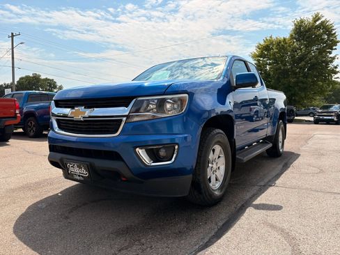 Used 2018 Chevrolet Colorado W/T w/ WT Convenience Package RWD image 4