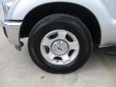 Used 2016 Ford F250 XLT w/ XLT Value Package image 3