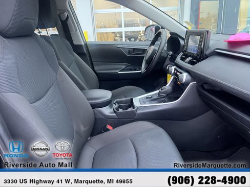 Used 2021 Toyota RAV4 LE image 26
