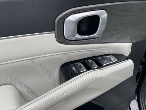 Certified 2025 Kia Sorento SX image 11