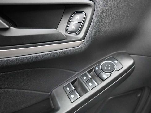 Used 2022 Ford Escape SE w/ Convenience Package FWD image 9