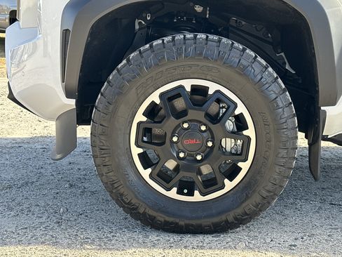 Used 2025 Toyota Tacoma TRD Off-Road w/ TRD Off Road Premium Package image 11