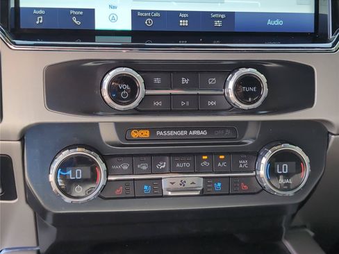 Used 2022 Ford F250 Lariat w/ Lariat Value Package AWD/4WD image 22