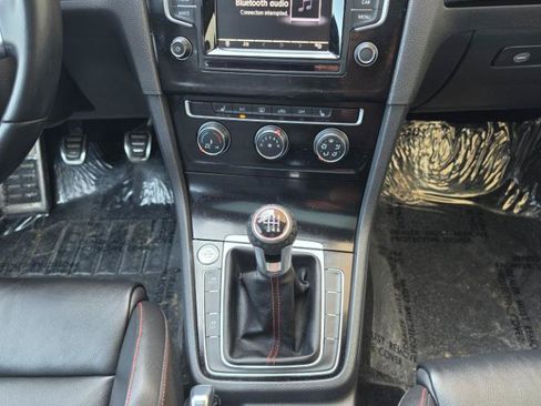 Used 2015 Volkswagen Golf 4-Door FWD image 17