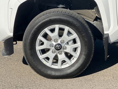 Certified 2025 Toyota Tacoma SR5 image 28