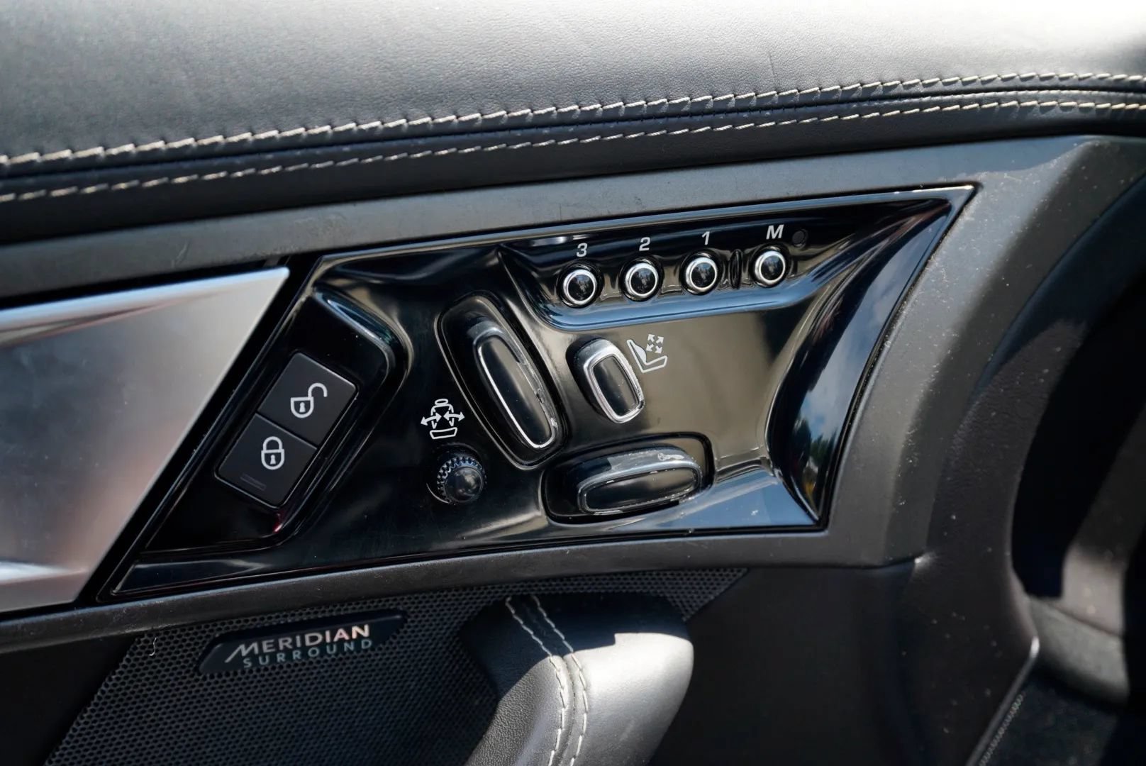 Used 2016 Jaguar F-TYPE R AWD/4WD image 29