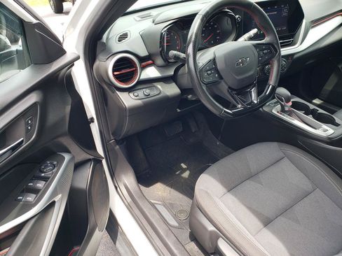 Used 2025 Chevrolet Trax RS FWD image 10