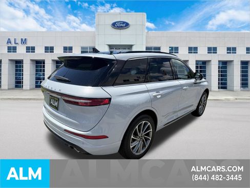 Used 2025 Lincoln Corsair Grand Touring AWD/4WD image 6