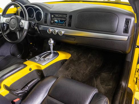 Used 2004 Chevrolet SSR w/ Preferred Equipment Group RWD image 39