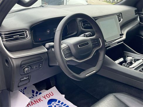 Used 2024 Jeep Wagoneer L Series II w/ Flexible Seating Group image 12