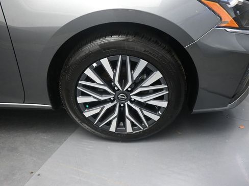 Used 2025 Nissan Altima 2.5 SV FWD image 21