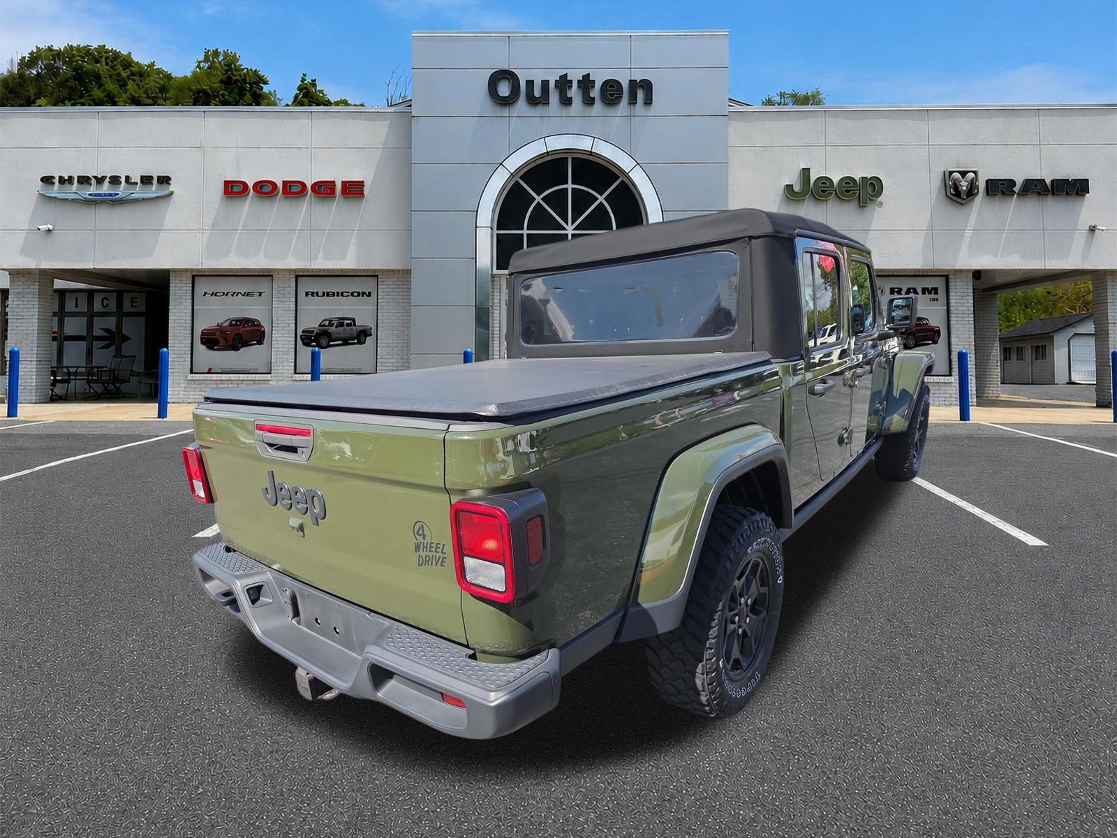 Certified 2022 Jeep Gladiator Sport AWD/4WD image 4
