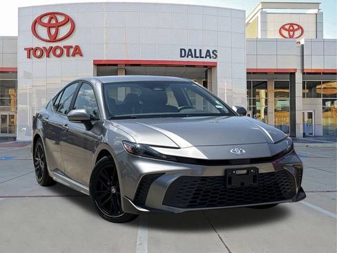 Used 2026 Toyota Camry SE FWD image 1