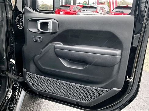 Used 2022 Jeep Wrangler Unlimited Rubicon 4xe image 26