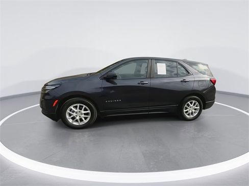 Used 2022 Chevrolet Equinox LS image 6