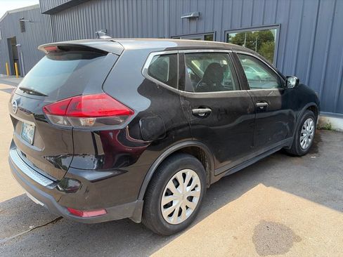 Used 2018 Nissan Rogue S FWD image 3