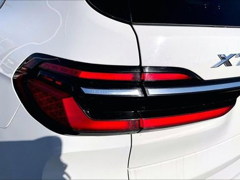 Used 2024 BMW X7 xDrive40i image 23