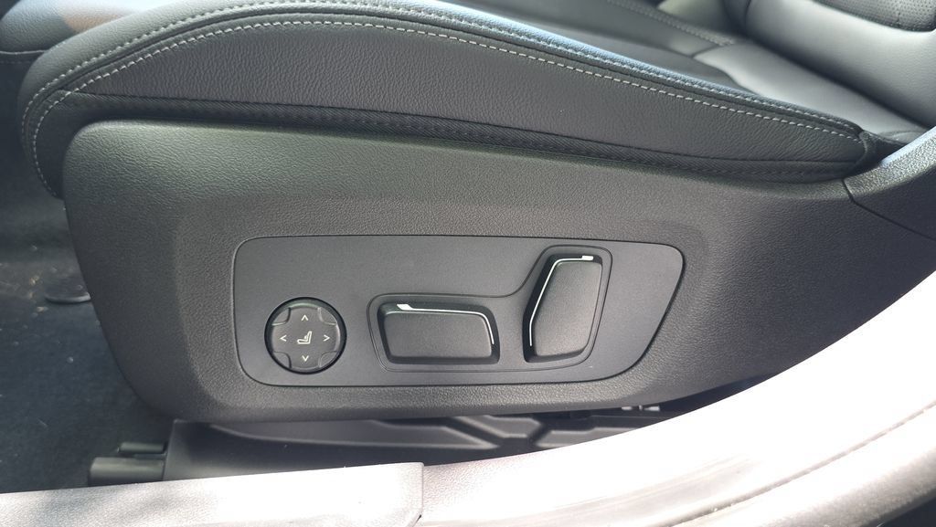 New 2026 BMW 330i Sedan w/ Premium Package RWD image 11