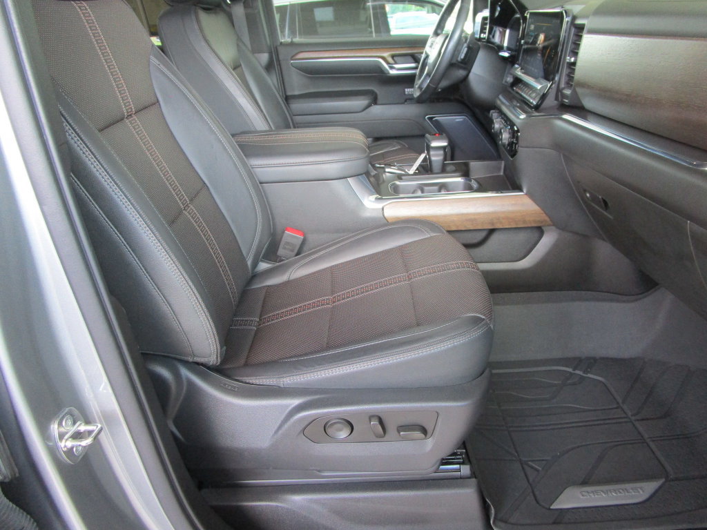 Used 2023 Chevrolet Silverado 1500 High Country w/ High Country Premium Package AWD/4WD image 41