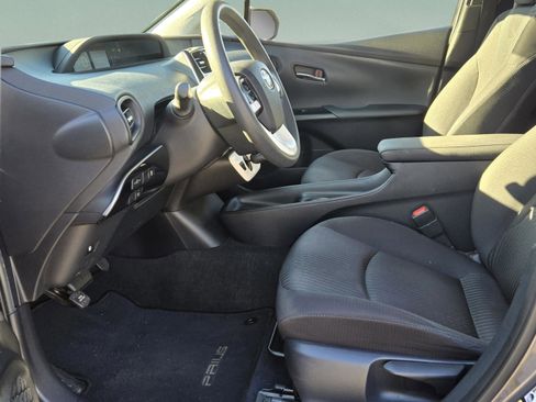 Used 2018 Toyota Prius Four image 14