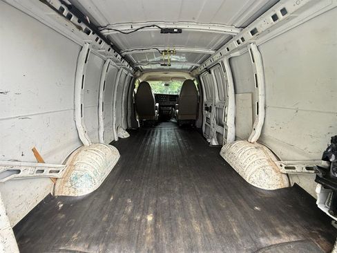 Used 2015 Chevrolet Express 2500 image 22