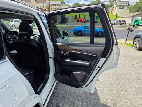 Used 2018 Volvo XC90 T5 Momentum w/ Convenience Package image 18