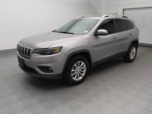 Used 2019 Jeep Cherokee Latitude w/ Cold Weather Group AWD/4WD image 2