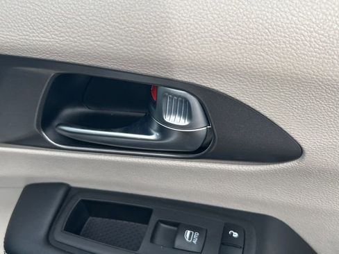 Used 2023 Chrysler Pacifica Touring-L FWD image 62