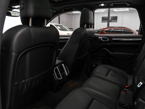 Used 2014 Porsche Cayenne Platinum Edition AWD/4WD image 36