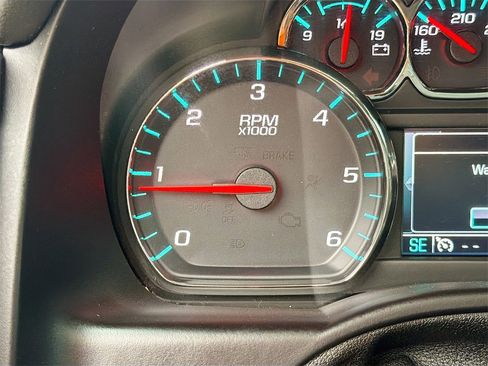 Used 2015 Chevrolet Suburban LT image 10