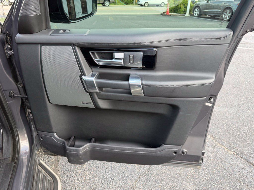 Used 2016 Land Rover LR4 HSE LUX AWD/4WD image 29