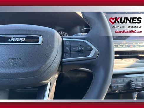 Used 2025 Jeep Compass Limited image 22