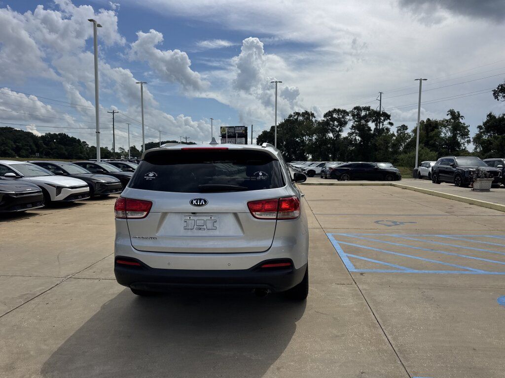 Used 2018 Kia Sorento FWD image 17