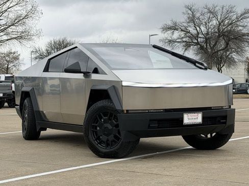 Used 2024 Tesla Cybertruck AWD Crew Cab image 2