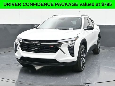 New 2026 Chevrolet Trax RS w/ Sunroof Package image 3